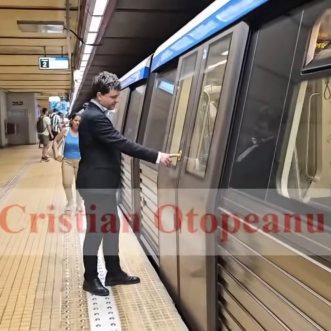 Nicușor Dan și mersu’ cu metroul